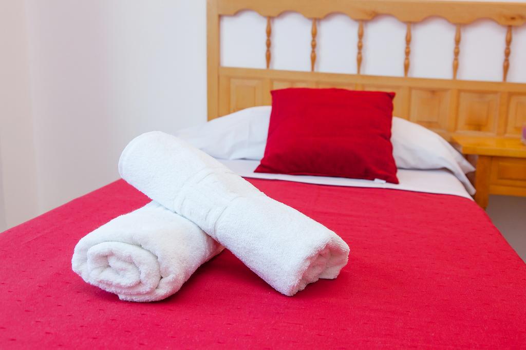 Apartamentos Puet Sant Antoni de Portmany Quarto foto